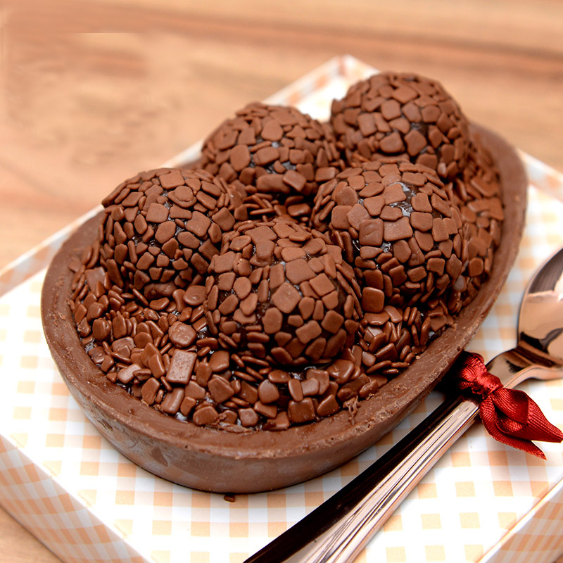 Ovo de Páscoa Trufado com Brigadeiro